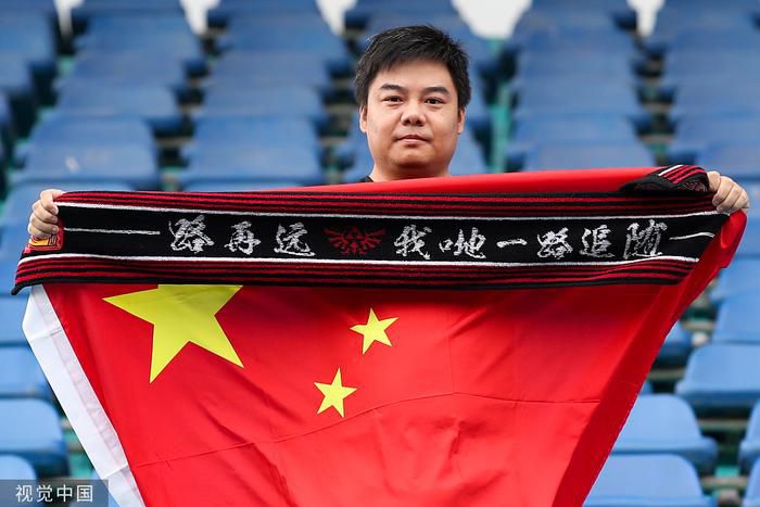 他们觉得，叶辰就算个人实力很强，也一定不可能打得过十多个人